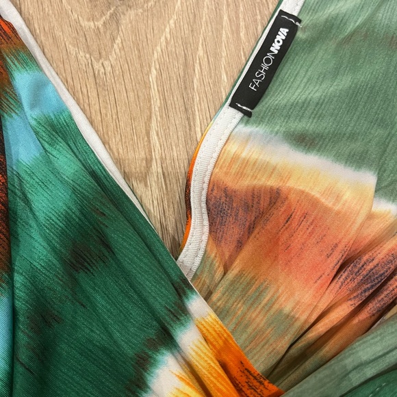 Fashion Nova multi colour dress with tie waist - Picture 2 of 3